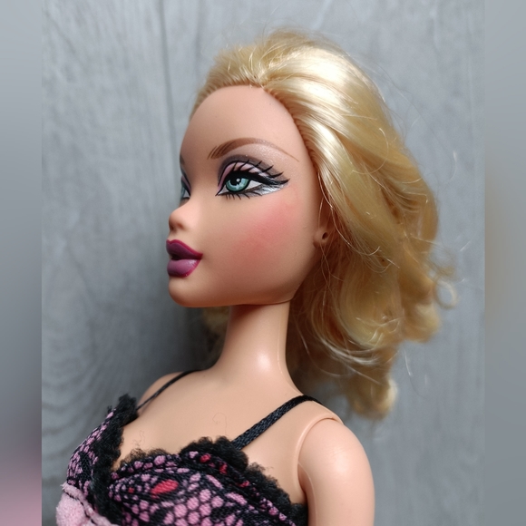 Mattel Myscene Doll - Rebel Style Kennedy from 2006 - Refurbished - Picture 4 of 7